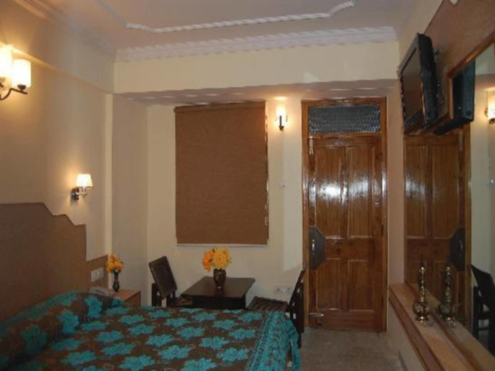 Hotel Prestige Shimla Esterno foto